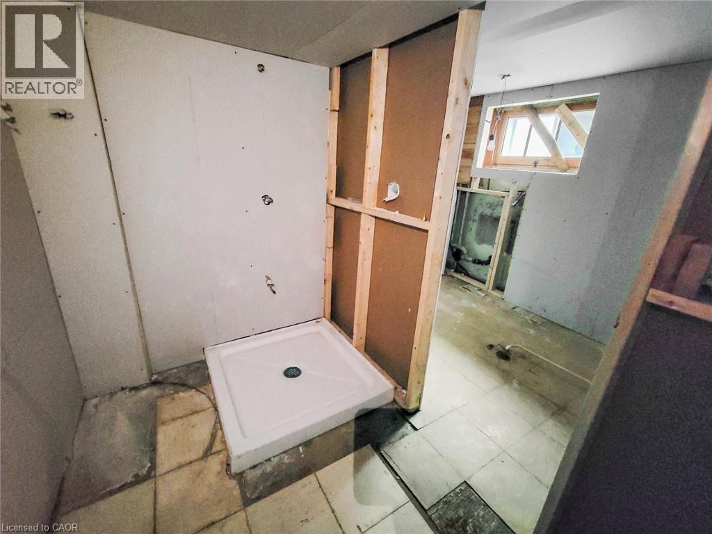 208 East 32nd Street, Hamilton, Ontario  L8V 3S4 - Photo 35 - 40817390