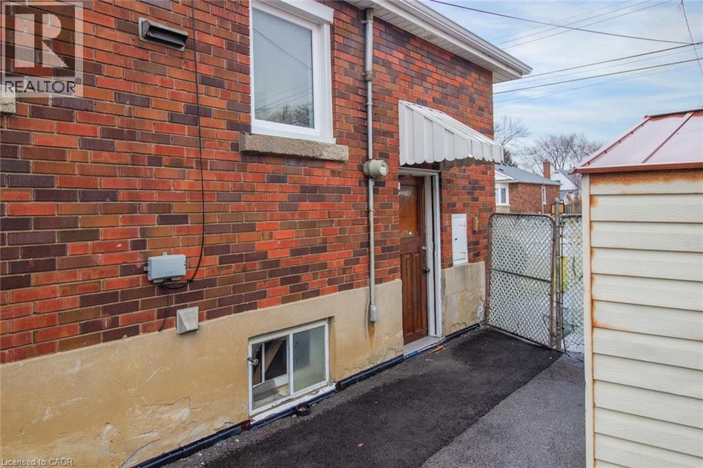 208 East 32nd Street, Hamilton, Ontario  L8V 3S4 - Photo 5 - 40817390
