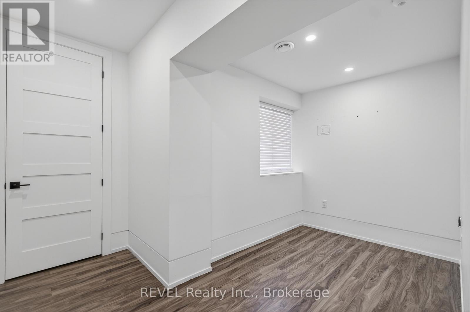 1596 Four Mile Creek Road, Niagara-On-The-Lake, Ontario L0S 1J0 - Photo 11 - X12999180