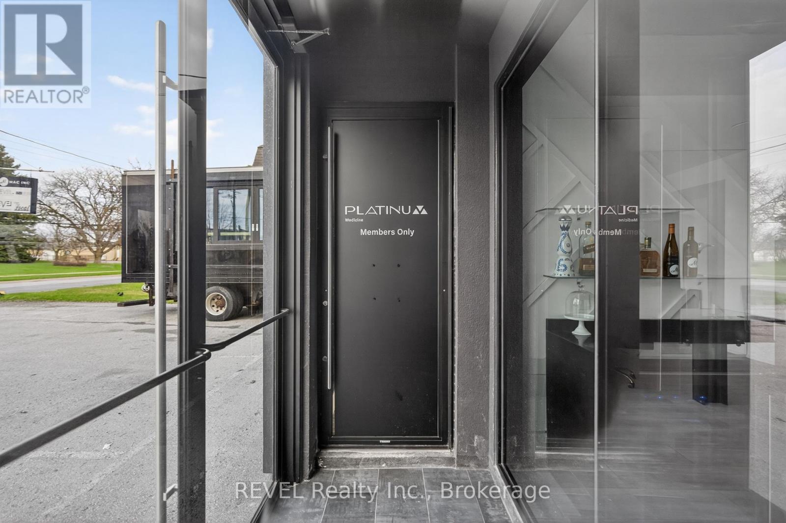 1596 Four Mile Creek Road, Niagara-On-The-Lake, Ontario L0S 1J0 - Photo 6 - X12999180