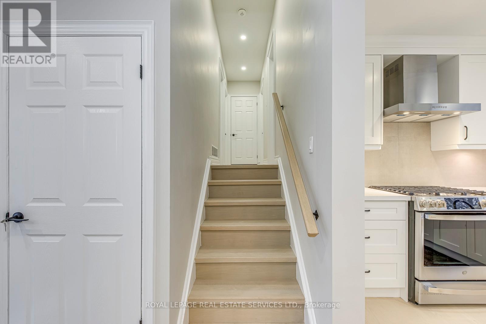 2420 Raymore Drive, Burlington, Ontario  L7R 2B3 - Photo 14 - W12853088