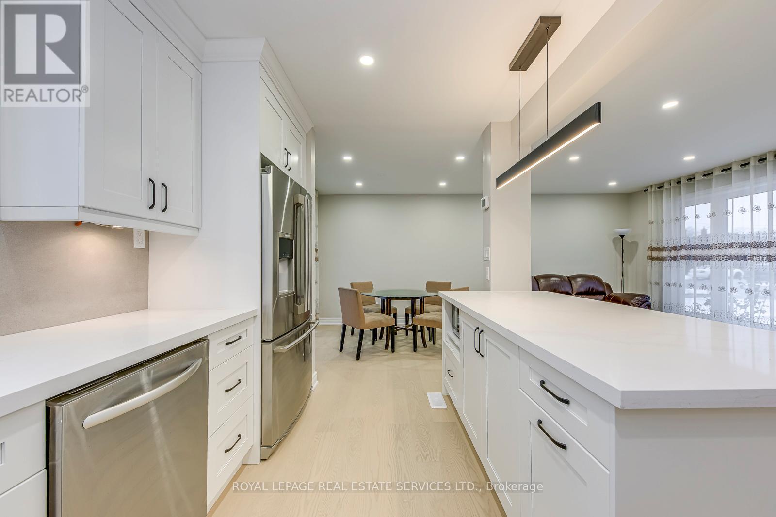 2420 Raymore Drive, Burlington, Ontario  L7R 2B3 - Photo 13 - W12853088