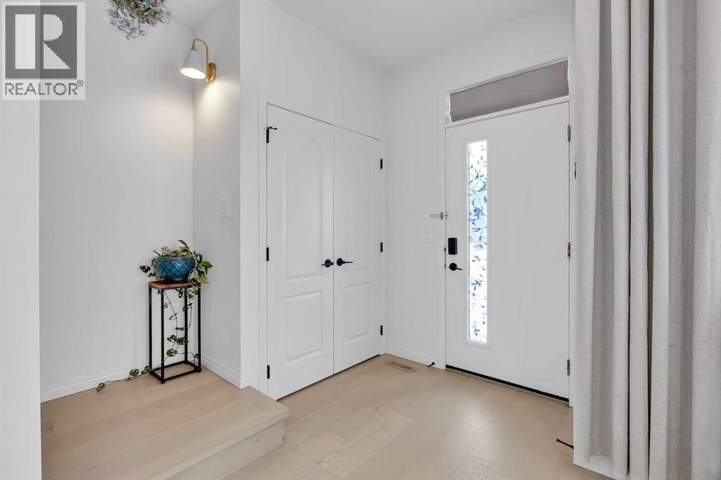 76 Edith Mews NW, Calgary, Alberta  T3R 1Y5 - Photo 3 - A2292373