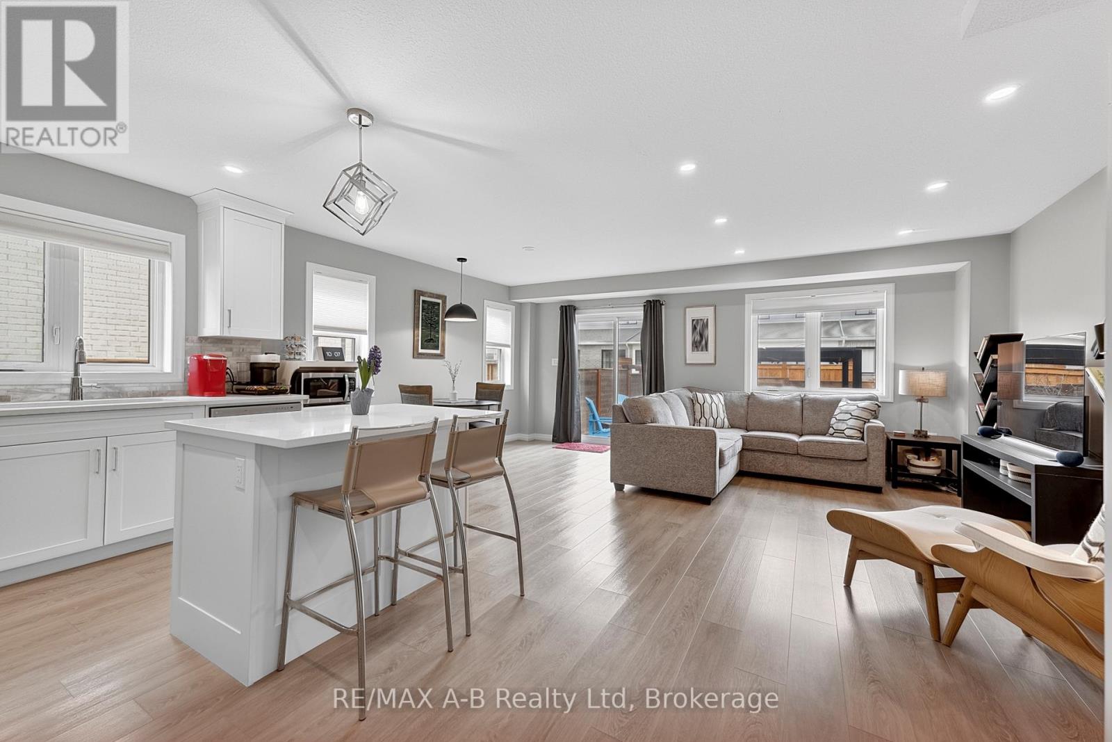 31 Trailside Drive, St. Marys, Ontario  N4X 0A8 - Photo 10 - X12999146