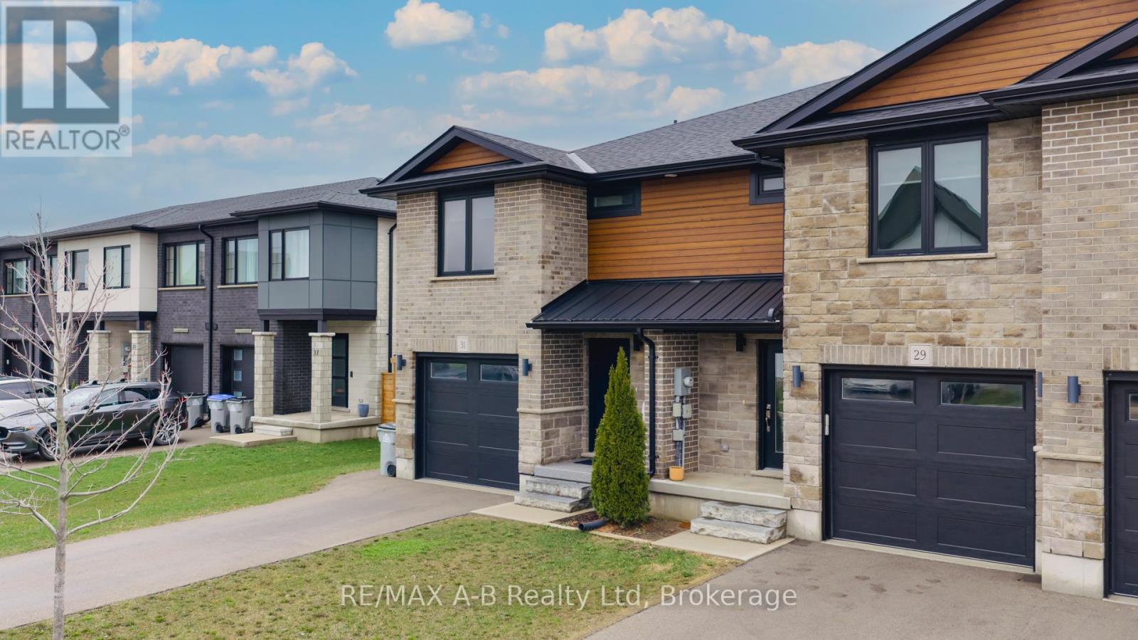 31 Trailside Drive, St. Marys, Ontario  N4X 0A8 - Photo 3 - X12999146