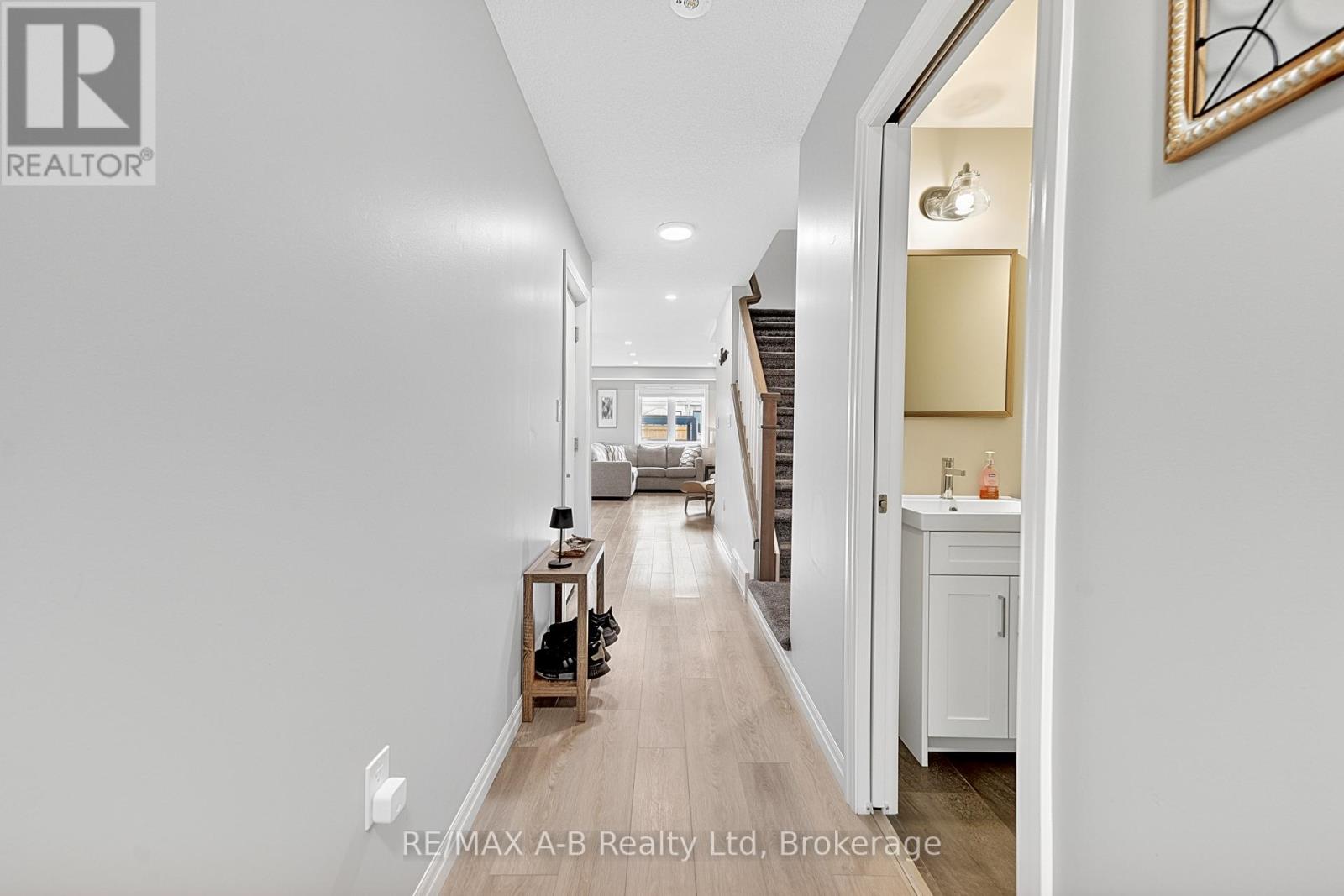 31 Trailside Drive, St. Marys, Ontario  N4X 0A8 - Photo 4 - X12999146