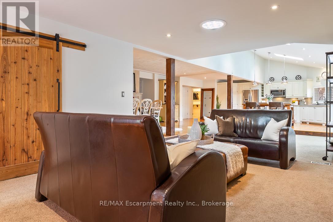 24 Birkbank Drive, Oakville, Ontario  L6J 4Y9 - Photo 11 - W12878342