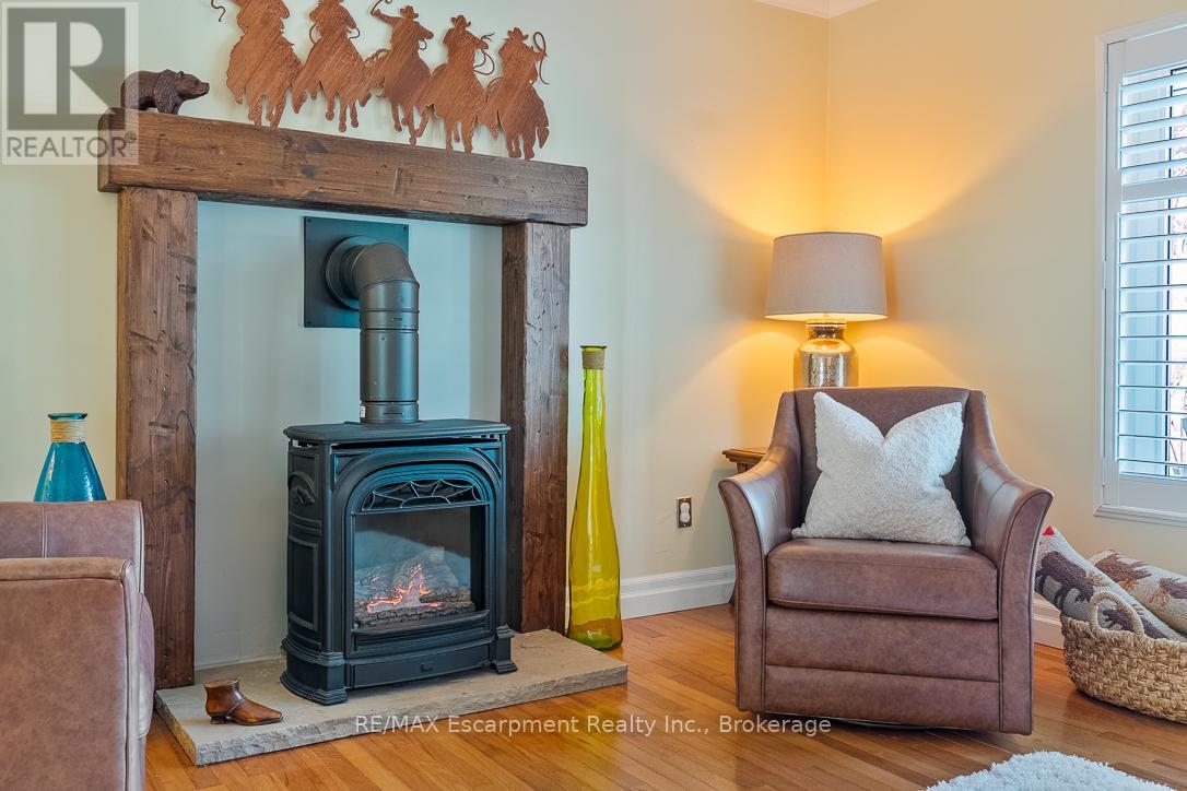 24 Birkbank Drive, Oakville, Ontario  L6J 4Y9 - Photo 15 - W12878342