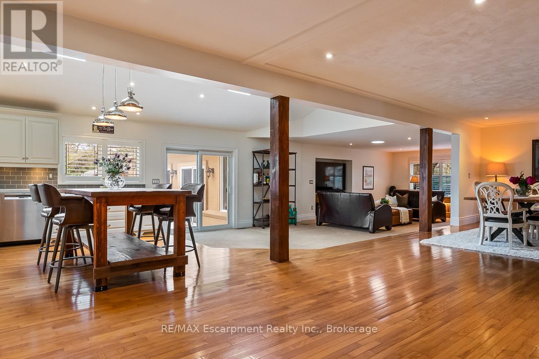 24 Birkbank Drive, Oakville, Ontario  L6J 4Y9 - Photo 4 - W12878342