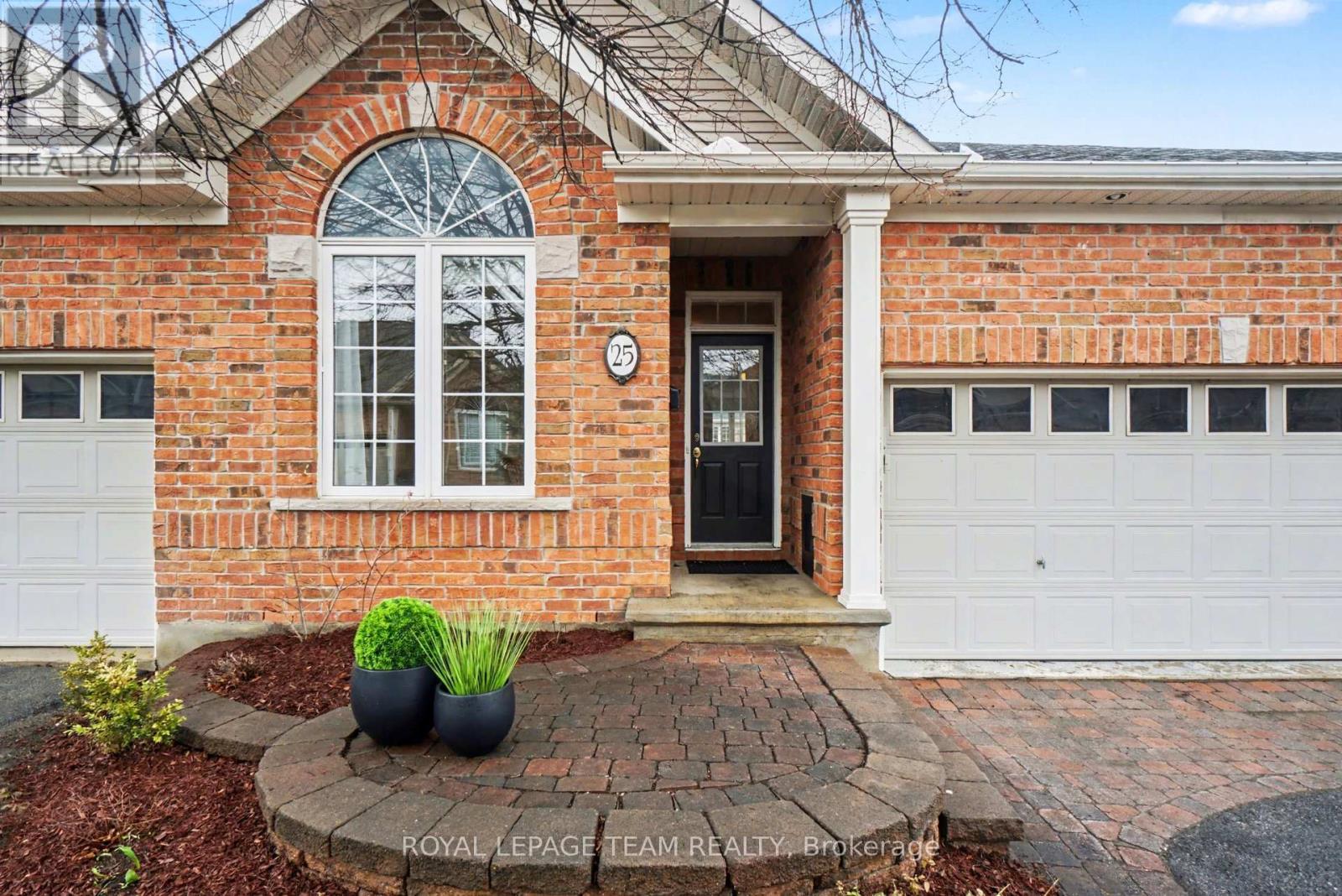 25 Sawchuk Terrace, Ottawa, Ontario  K2K 3H1 - Photo 2 - X12999192