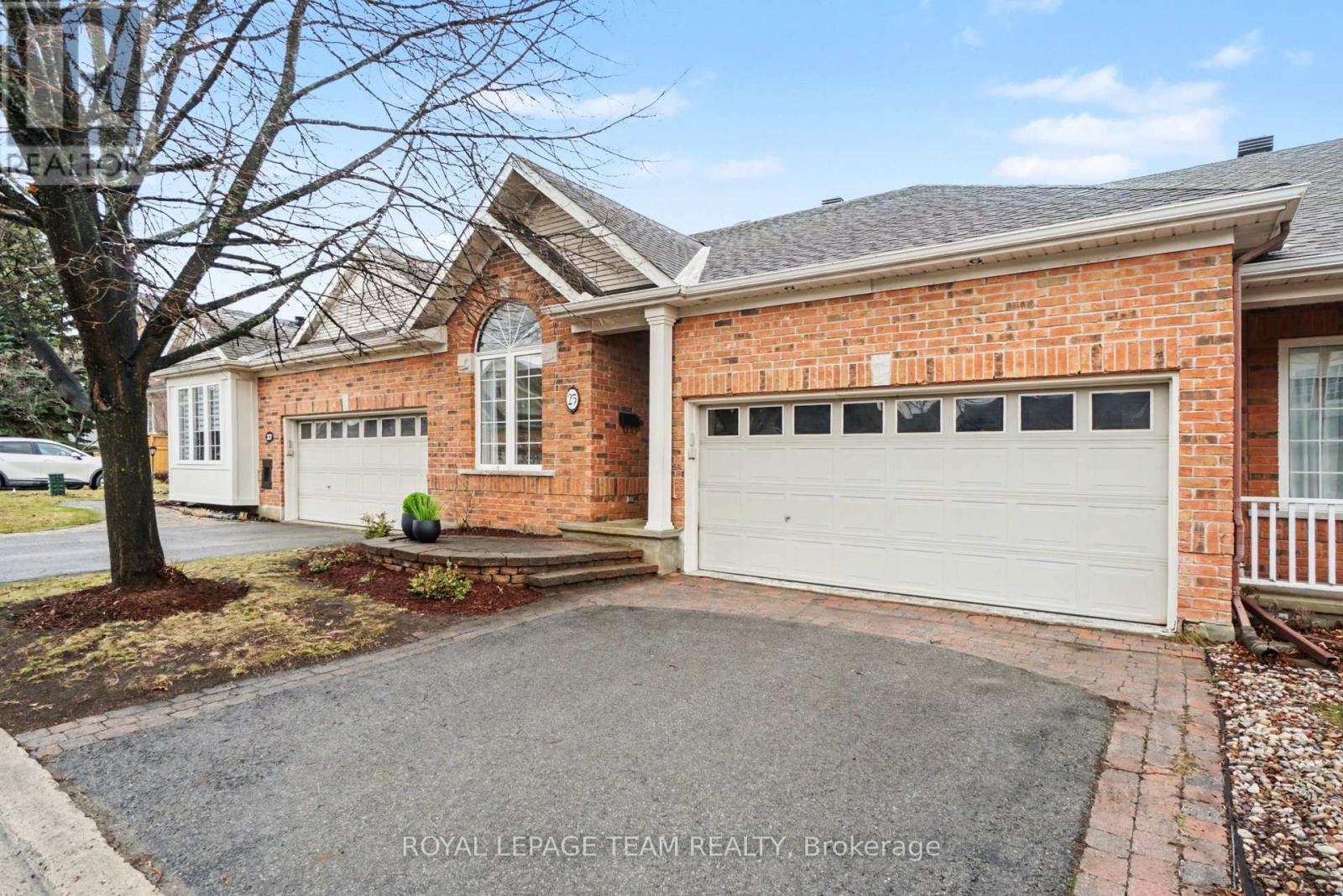 25 Sawchuk Terrace, Ottawa, Ontario  K2K 3H1 - Photo 3 - X12999192