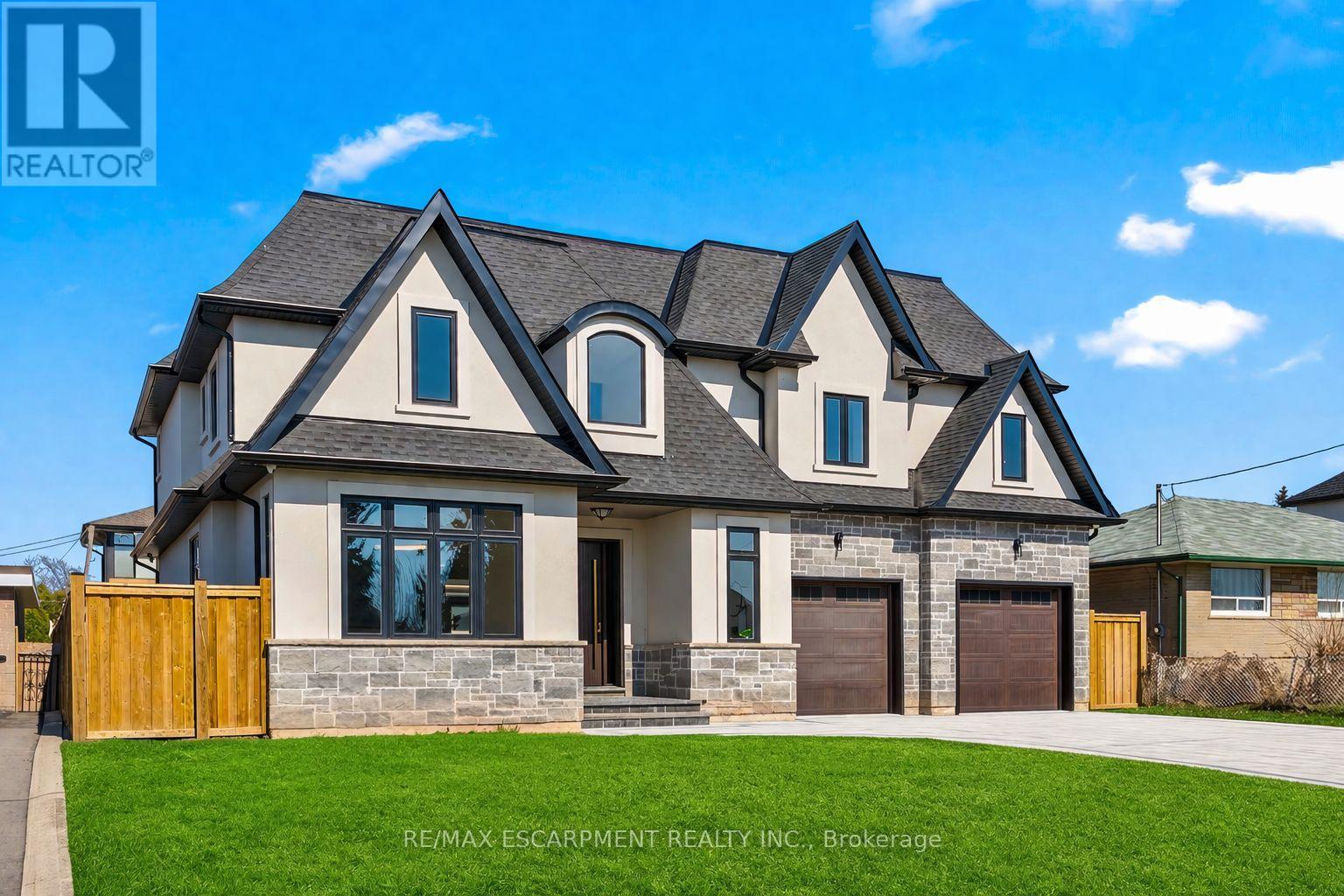 383 Wadsworth Street, Oakville, Ontario  L6K 2A2 - Photo 2 - W12997154