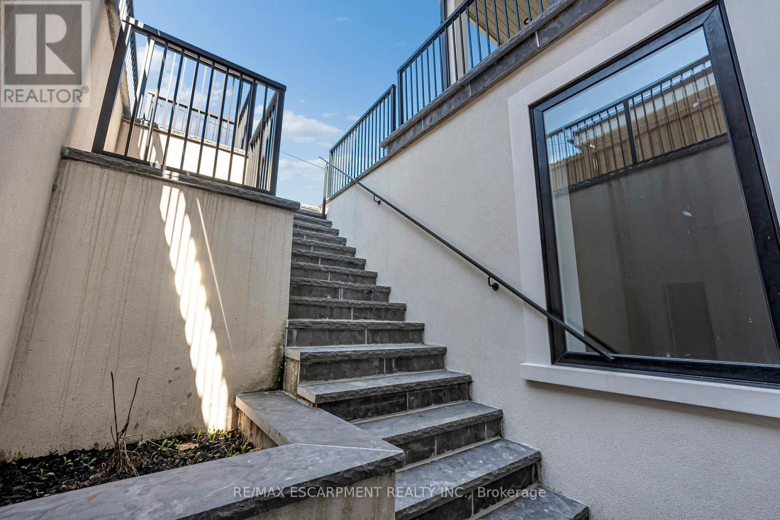 383 Wadsworth Street, Oakville, Ontario  L6K 2A2 - Photo 43 - W12997154