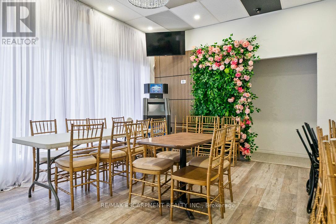 8 - 833 Westlock Road, Mississauga, Ontario  L5C 1K7 - Photo 4 - W12998864