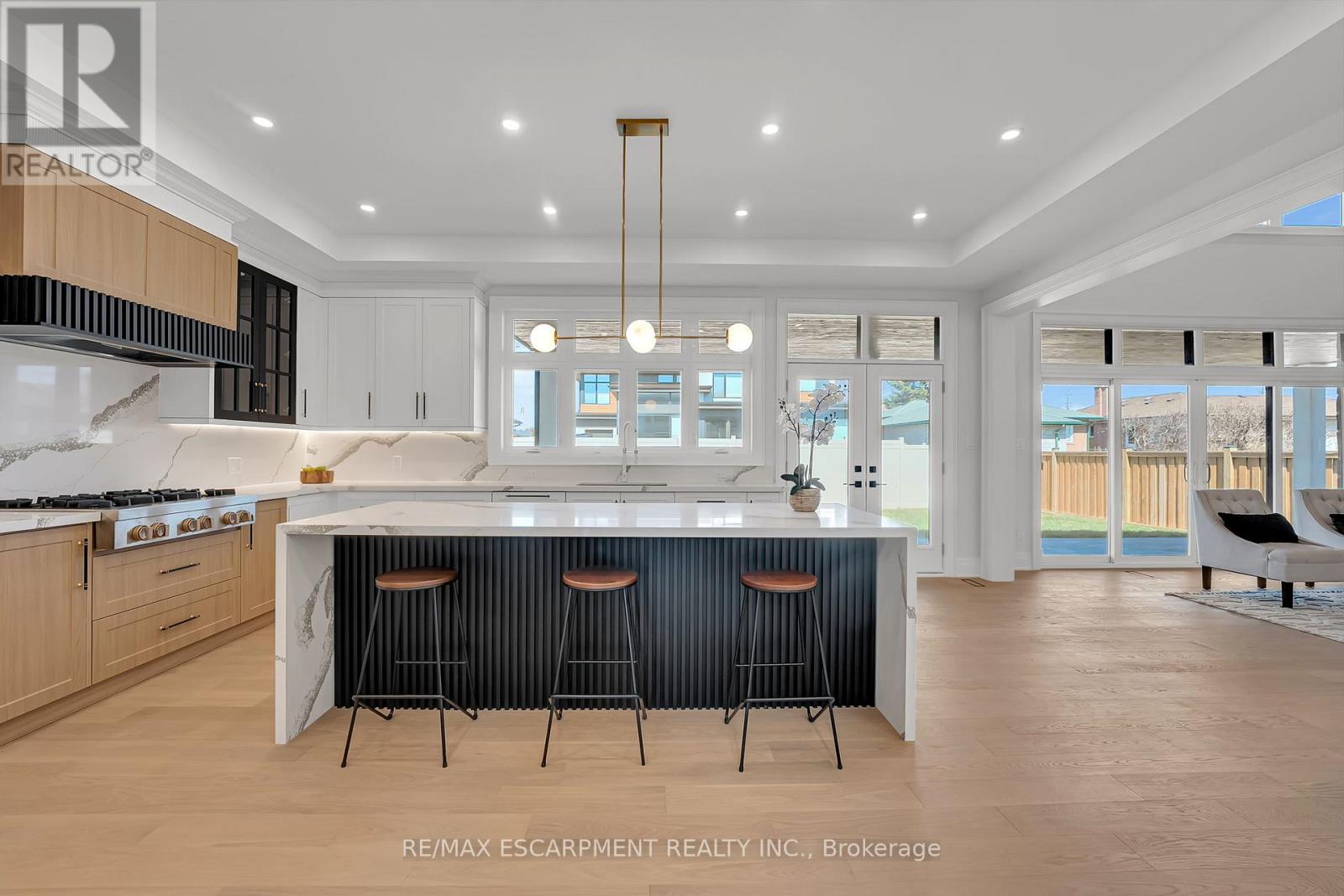 383 Wadsworth Street, Oakville, Ontario  L6K 2A2 - Photo 9 - W12997154