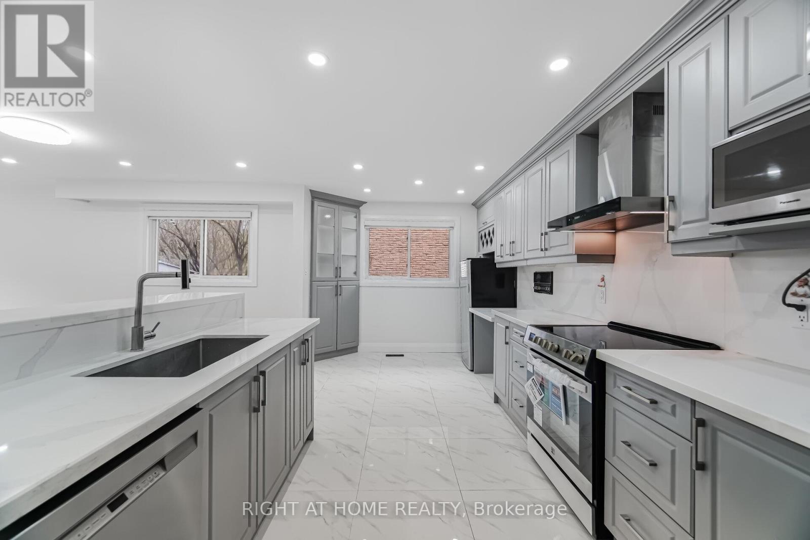 20 Pepperwood Place, Brampton, Ontario  L6S 3R9 - Photo 16 - W12999152