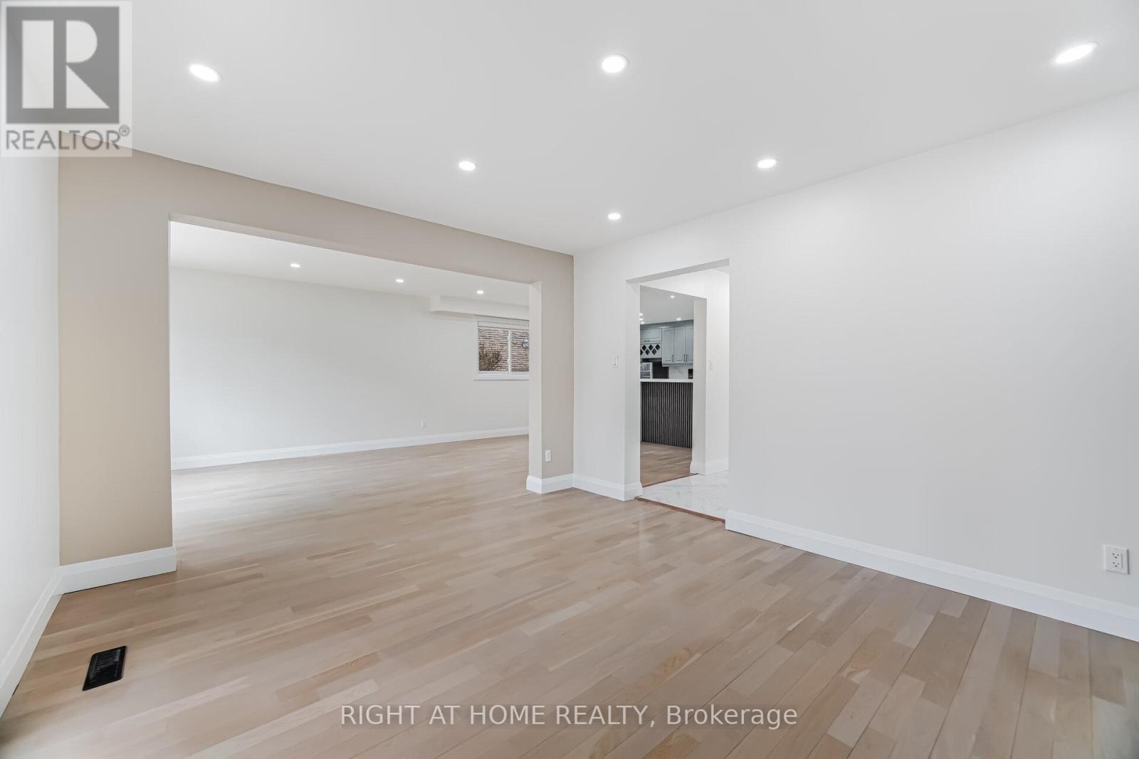 20 Pepperwood Place, Brampton, Ontario  L6S 3R9 - Photo 8 - W12999152