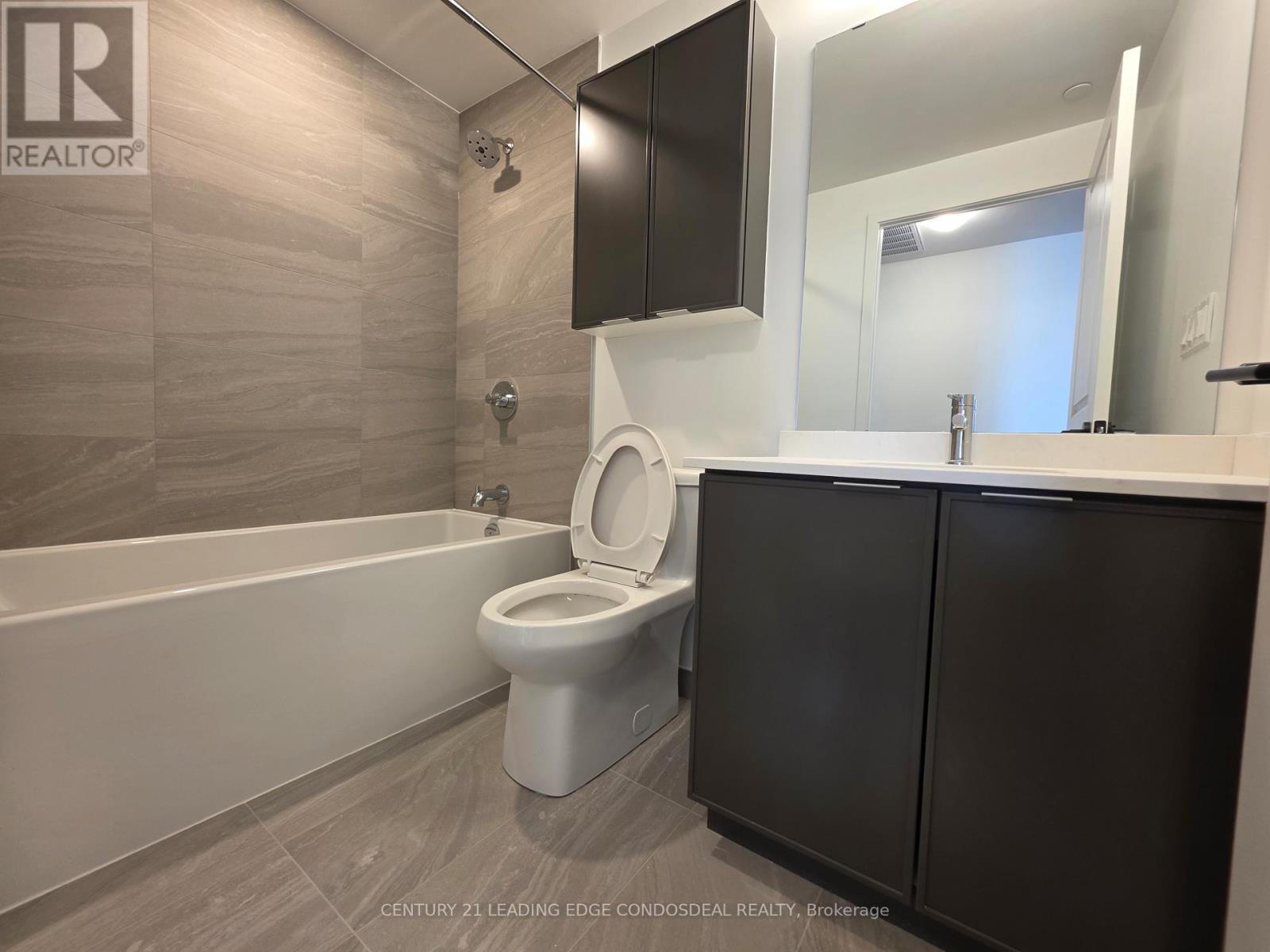 807 - 2075 Lakeshore Road, Burlington, Ontario  L7R 0H3 - Photo 3 - W12999154