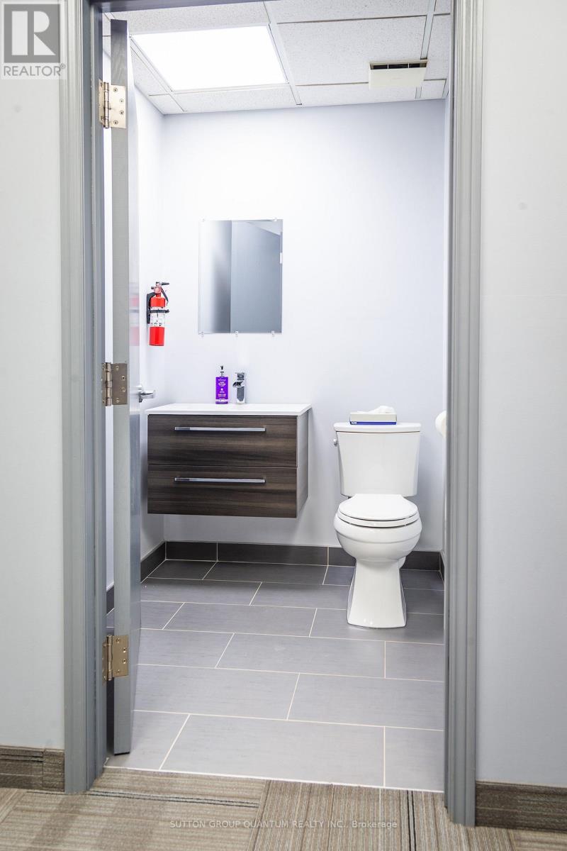 19 - 5100 South Service Road, Burlington, Ontario  L7L 6A5 - Photo 11 - W12999168