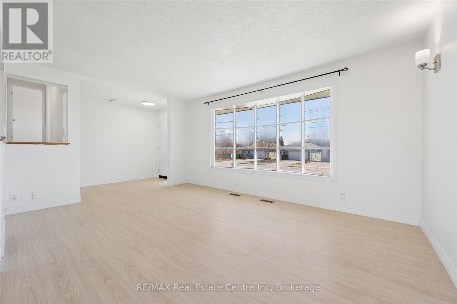 6 Eastview Road, Guelph, Ontario  N1E 1Z4 - Photo 9 - X12998270