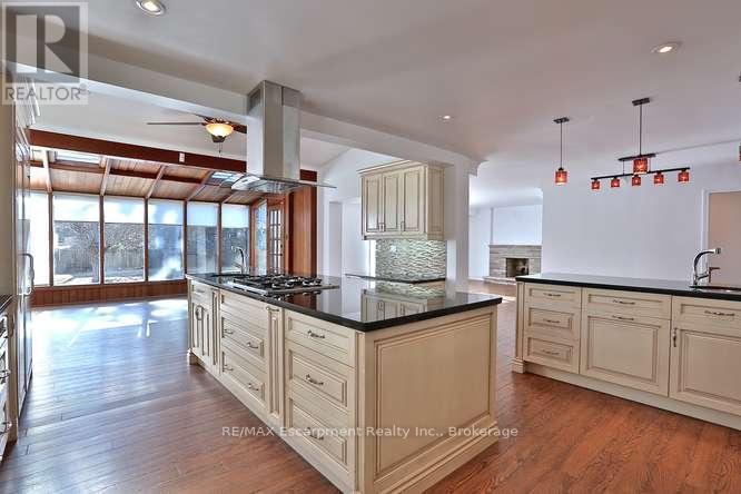 1336 Queen Victoria Avenue, Mississauga, Ontario  L5H 3H3 - Photo 16 - W12985648