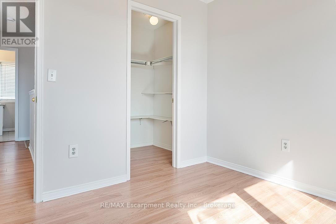 4832 Capri Crescent, Burlington, Ontario  L7M 0H9 - Photo 22 - W12989610