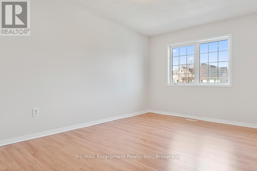 4832 Capri Crescent, Burlington, Ontario  L7M 0H9 - Photo 27 - W12989610