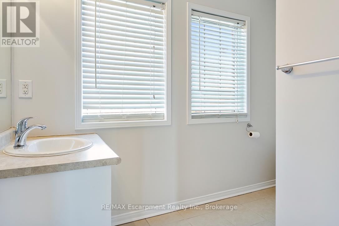 4832 Capri Crescent, Burlington, Ontario  L7M 0H9 - Photo 30 - W12989610