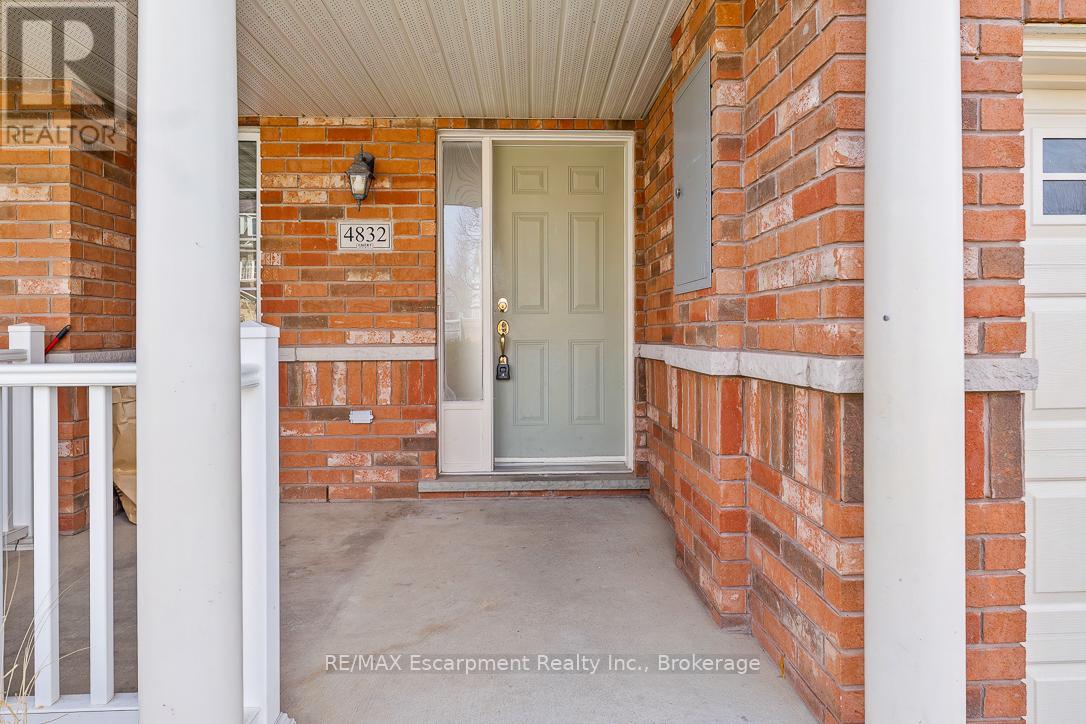 4832 Capri Crescent, Burlington, Ontario  L7M 0H9 - Photo 4 - W12989610