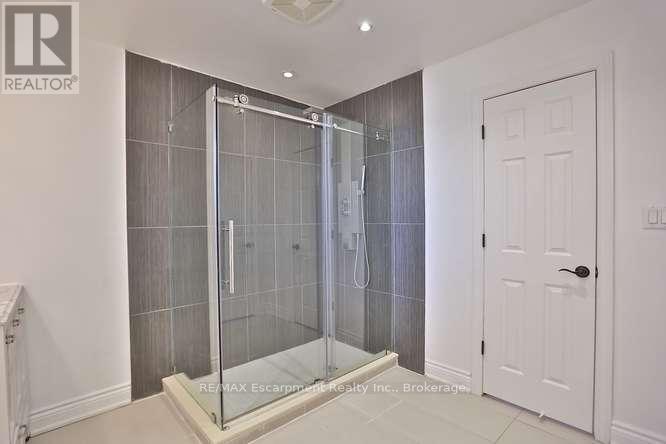 1336 Queen Victoria Avenue, Mississauga, Ontario  L5H 3H3 - Photo 29 - W12985648