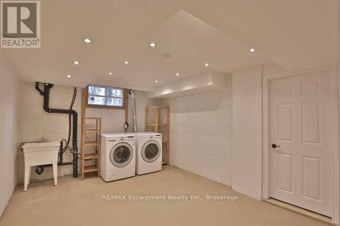 1336 Queen Victoria Avenue, Mississauga, Ontario  L5H 3H3 - Photo 39 - W12985648