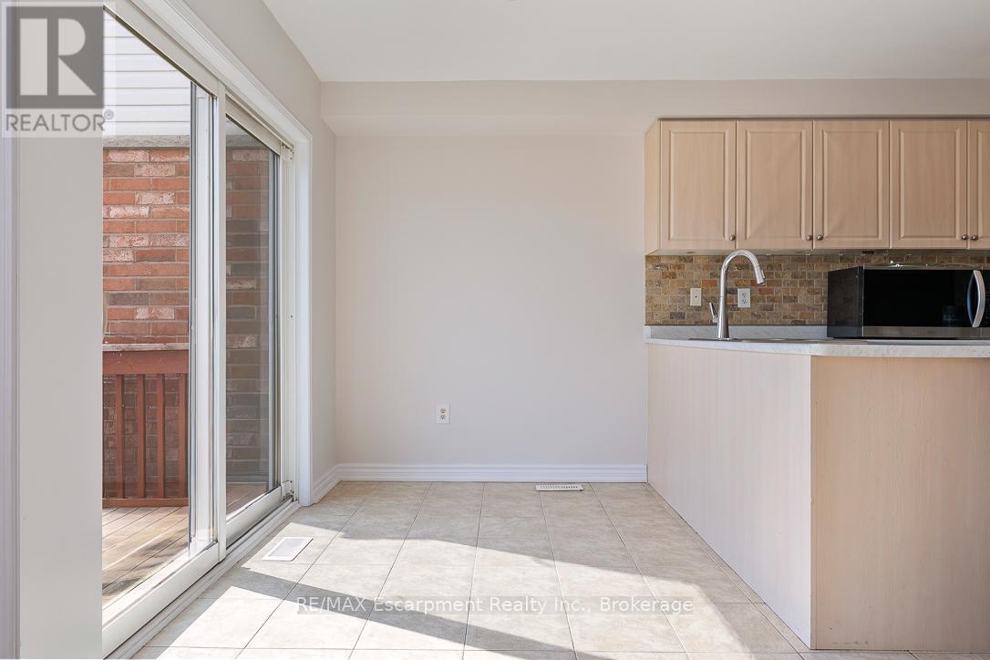 4832 Capri Crescent, Burlington, Ontario  L7M 0H9 - Photo 15 - W12989610