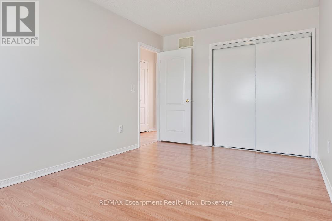 4832 Capri Crescent, Burlington, Ontario  L7M 0H9 - Photo 28 - W12989610