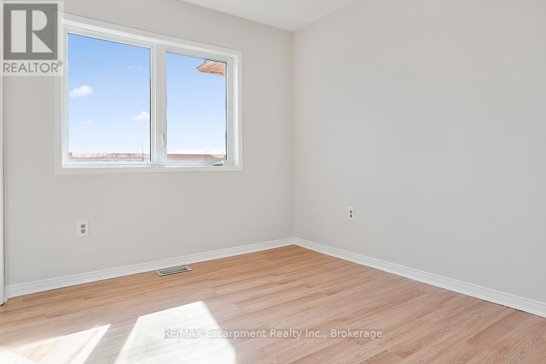 4832 Capri Crescent, Burlington, Ontario  L7M 0H9 - Photo 24 - W12989610