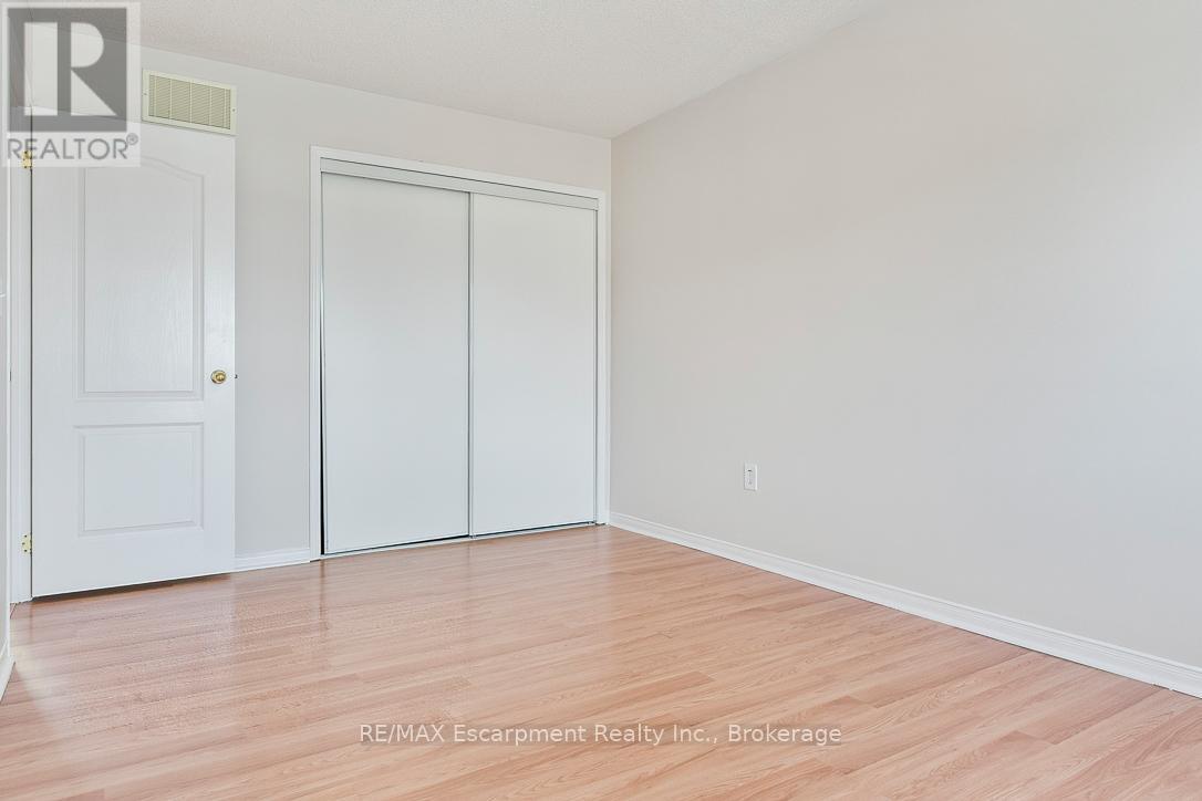 4832 Capri Crescent, Burlington, Ontario  L7M 0H9 - Photo 29 - W12989610