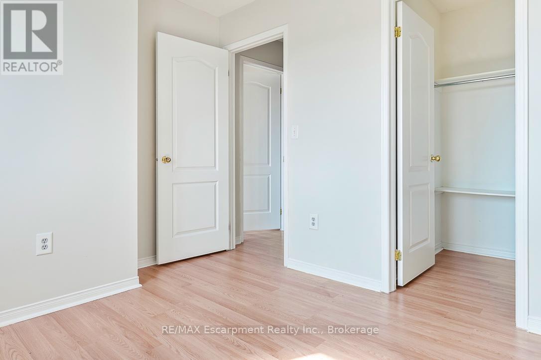 4832 Capri Crescent, Burlington, Ontario  L7M 0H9 - Photo 21 - W12989610