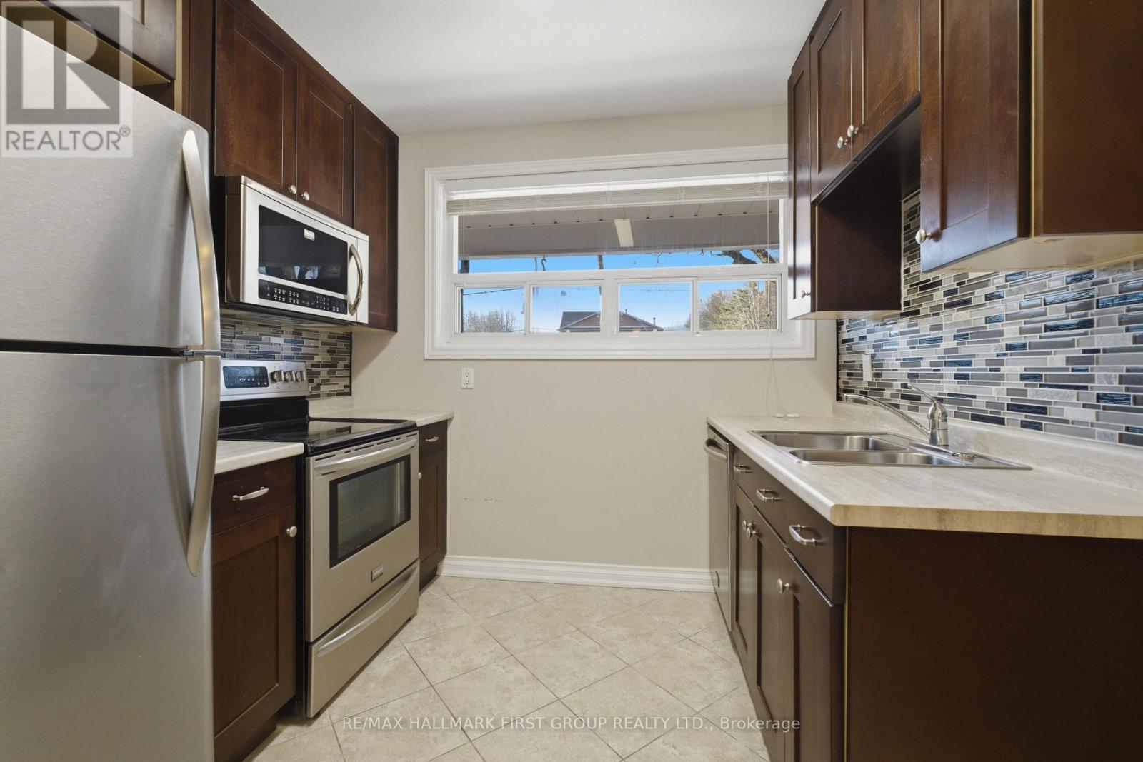 Main - 303 Rossland Road W, Whitby, Ontario  L1N 3H8 - Photo 11 - E12999218