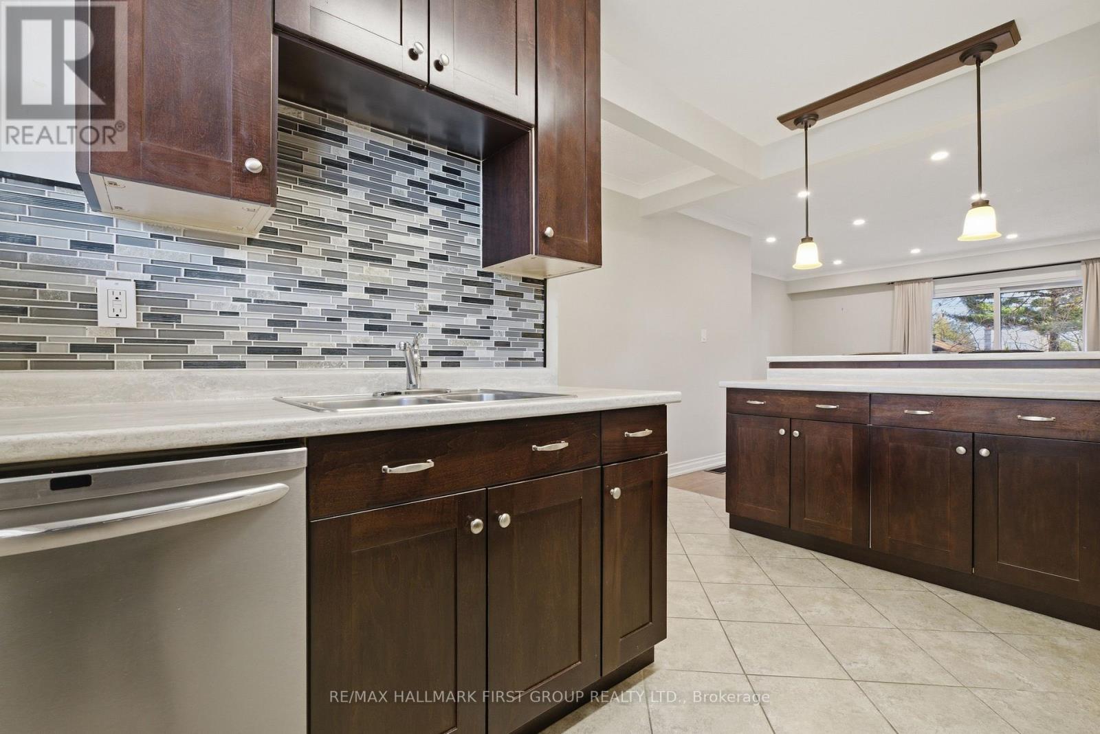 Main - 303 Rossland Road W, Whitby, Ontario  L1N 3H8 - Photo 13 - E12999218