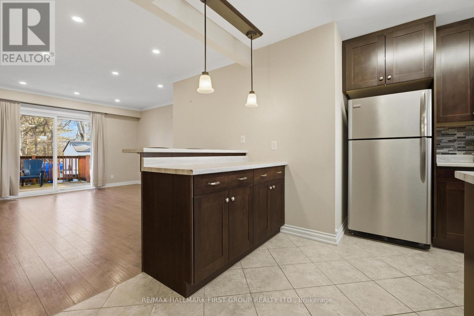 Main - 303 Rossland Road W, Whitby, Ontario  L1N 3H8 - Photo 9 - E12999218