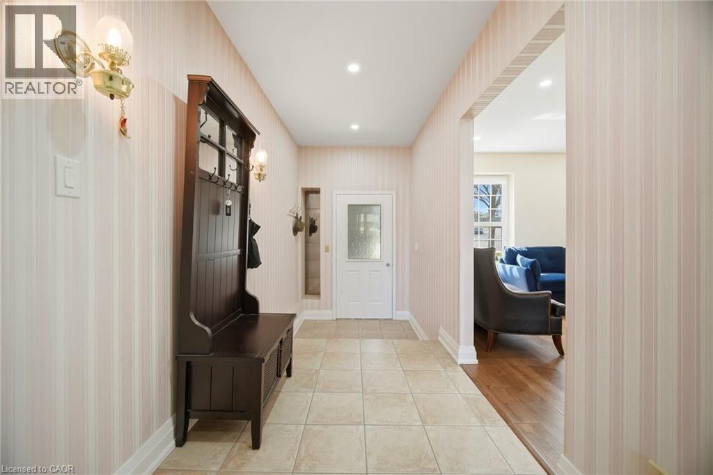 38 Leclaire Street, Hamilton, Ontario  L9C 5X3 - Photo 6 - 40820921