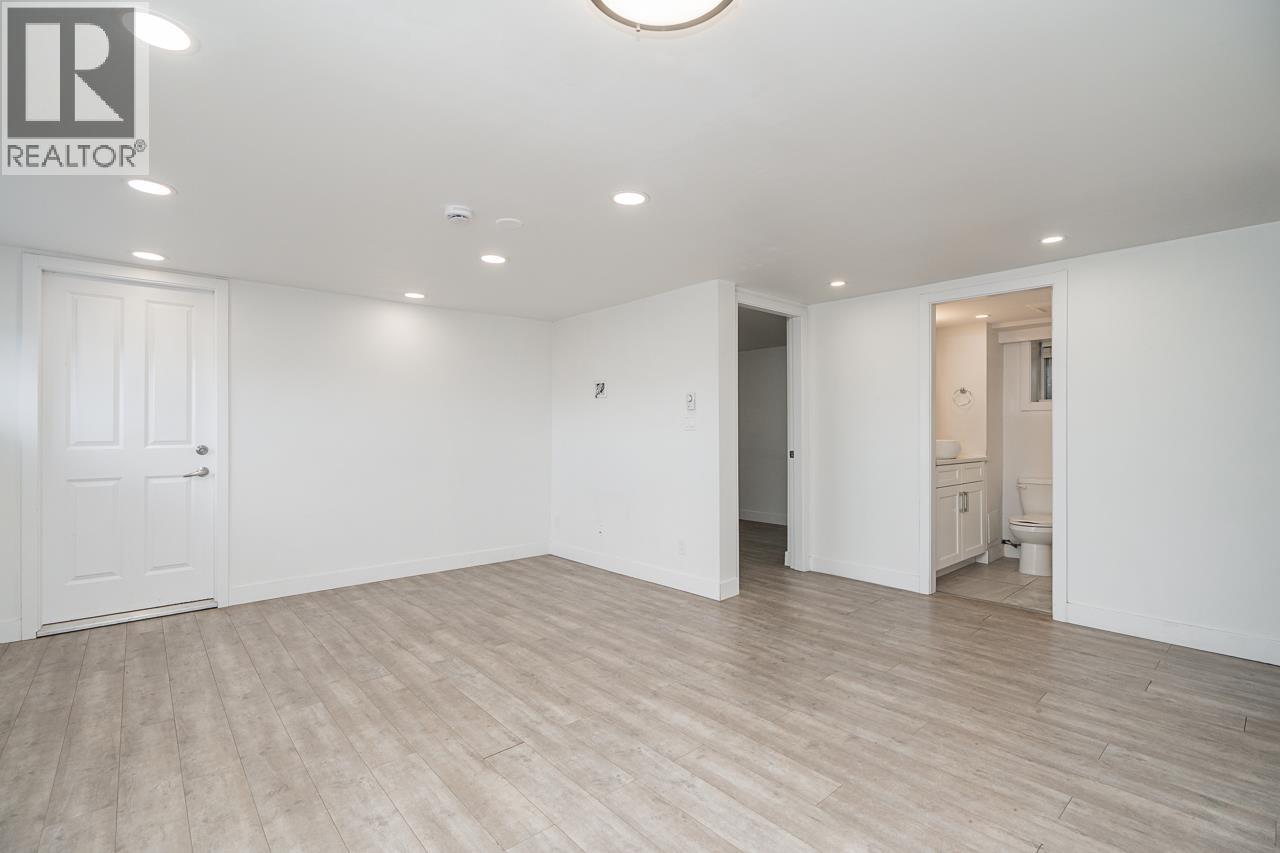 7749 Lee Street, Burnaby, British Columbia  V3N 4B9 - Photo 28 - R3111526