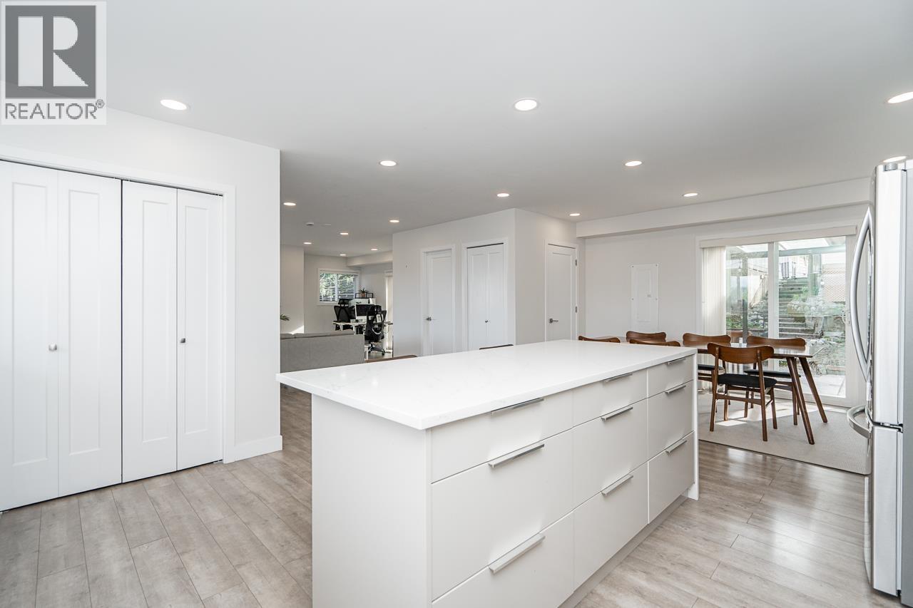 7749 Lee Street, Burnaby, British Columbia  V3N 4B9 - Photo 12 - R3111526