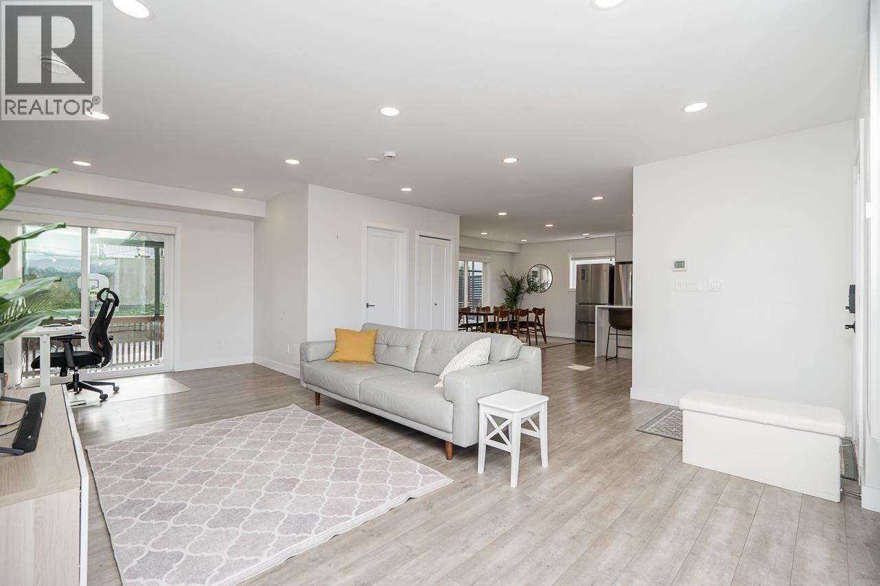 7749 Lee Street, Burnaby, British Columbia  V3N 4B9 - Photo 6 - R3111526