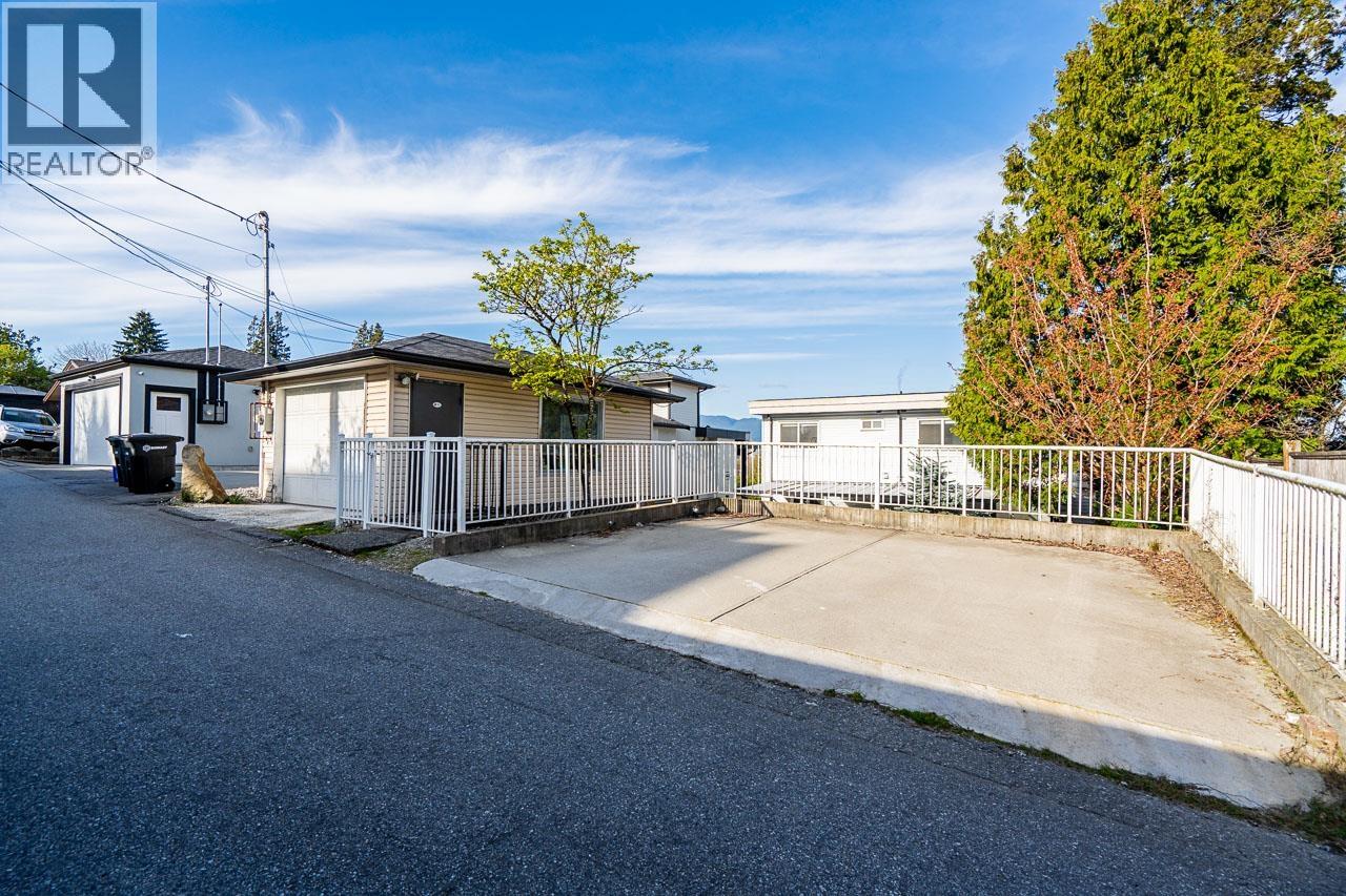 7749 Lee Street, Burnaby, British Columbia  V3N 4B9 - Photo 35 - R3111526