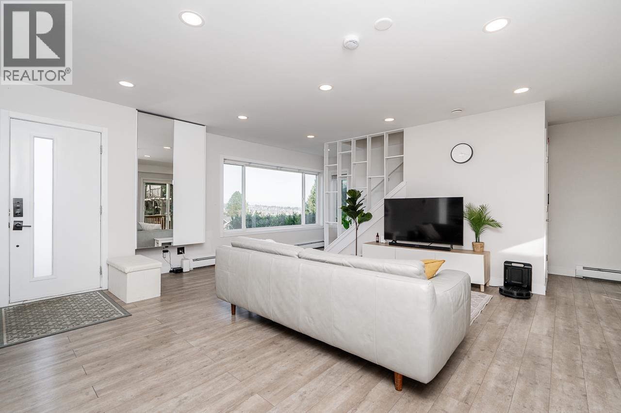 7749 Lee Street, Burnaby, British Columbia  V3N 4B9 - Photo 4 - R3111526