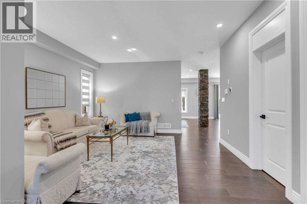 515 St Moritz Avenue, Waterloo, Ontario  N2T 0B3 - Photo 7 - 40820017