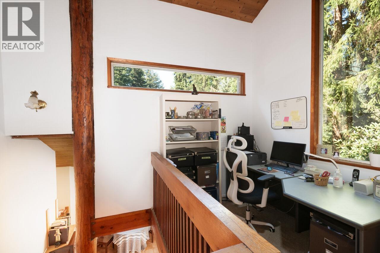 574 Cowan Road, Bowen Island, British Columbia  V0N 1G2 - Photo 15 - R3111630