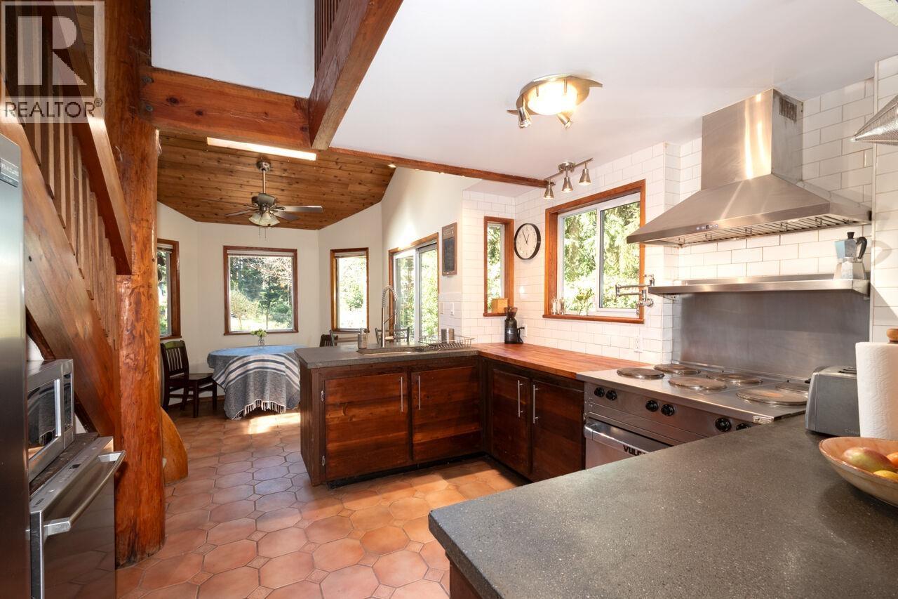 574 Cowan Road, Bowen Island, British Columbia  V0N 1G2 - Photo 7 - R3111630