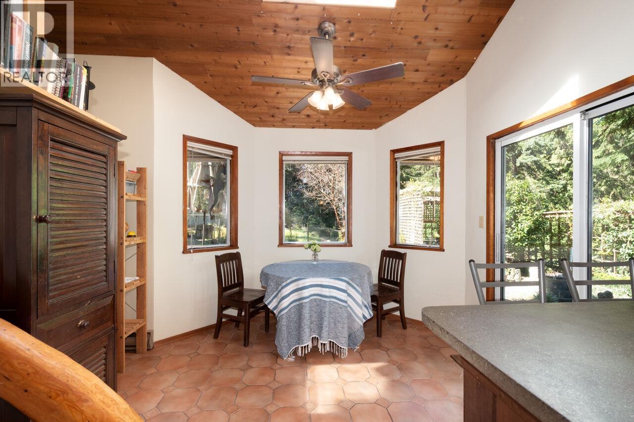 574 Cowan Road, Bowen Island, British Columbia  V0N 1G2 - Photo 8 - R3111630