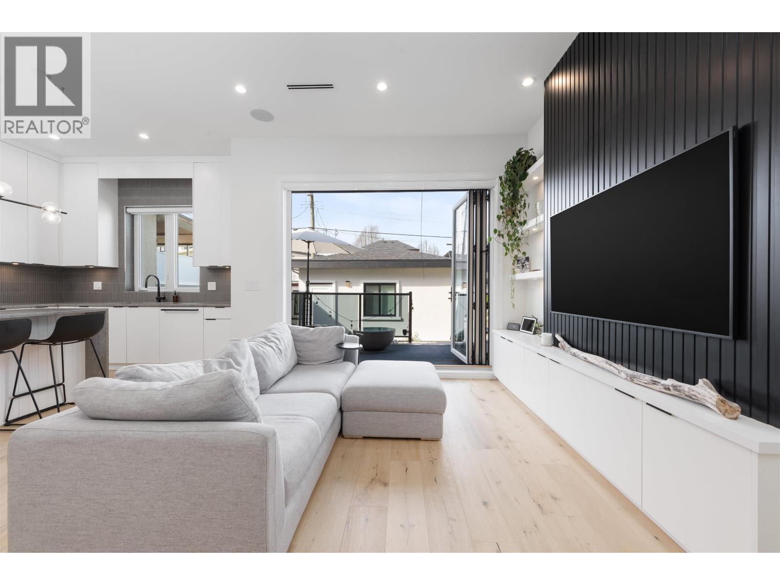 5059 Sherbrooke Street, Vancouver, British Columbia  V5W 3M1 - Photo 5 - R3111631